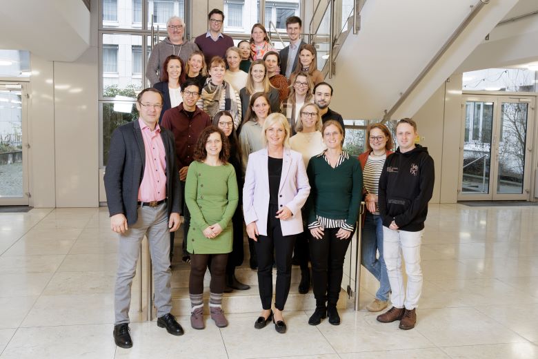 Gruppenbild Mitglieder und Stellvertretung des Landeselternbeirats